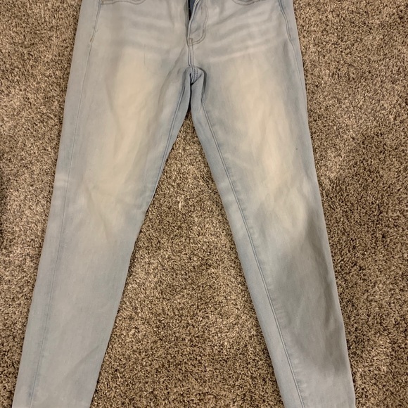 American Eagle Light Jeans - Picture 2 of 3